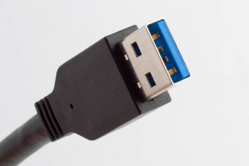 Qué significan los colores en los puertos USB de un PC?