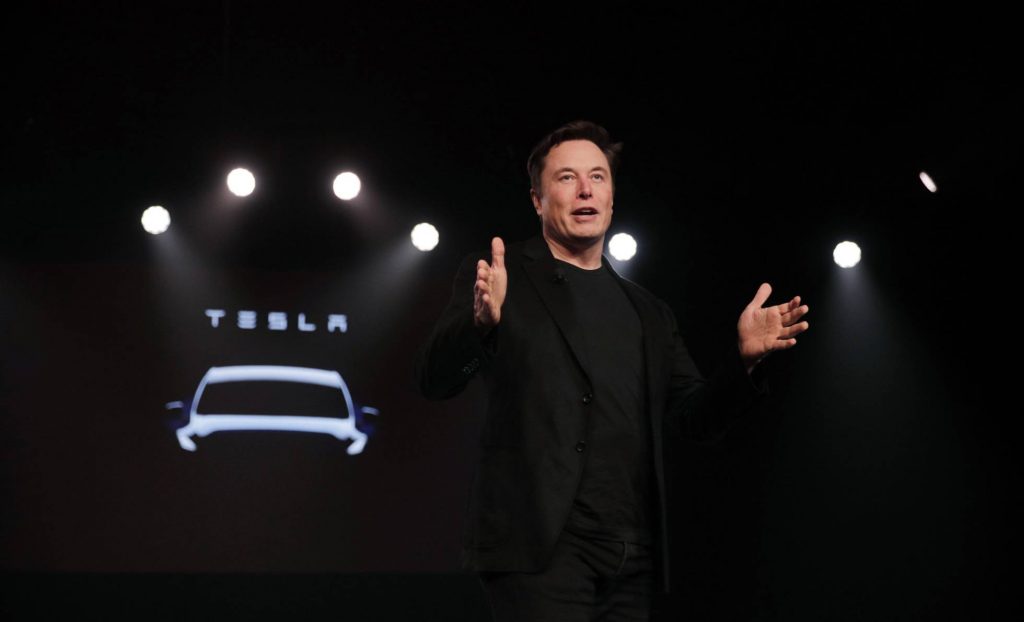 Elon Musk promete un millón de “robotaxis” para el próximo año