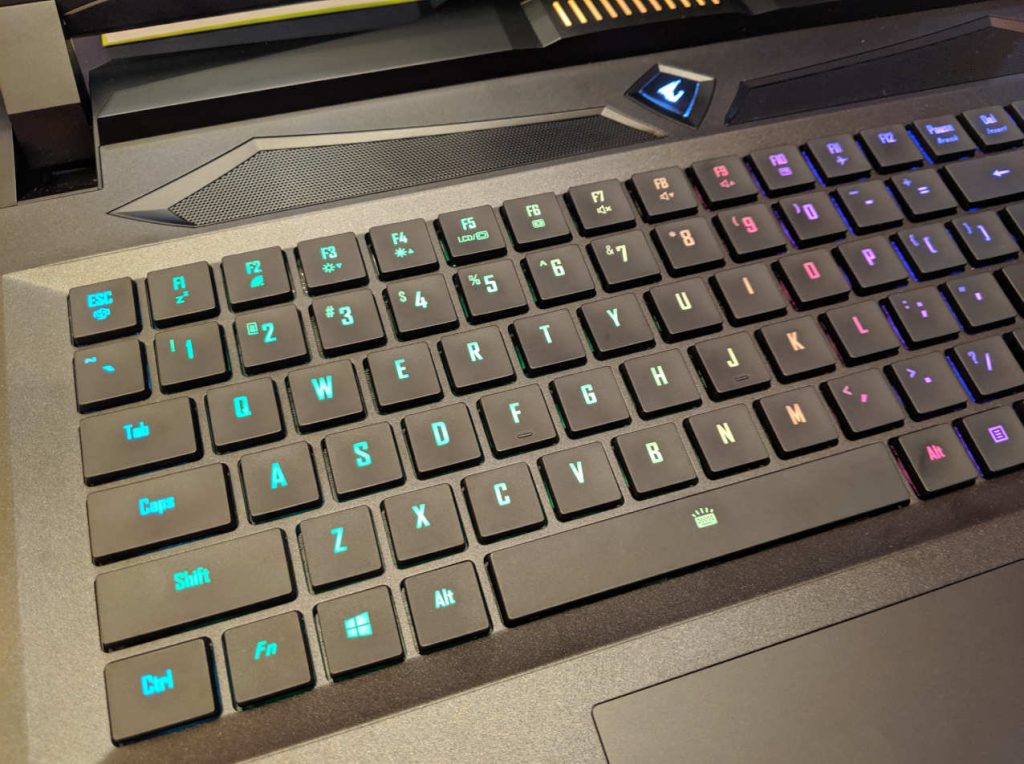 teclado AORUS 17 Cuerpo y teclado del AORUS 17