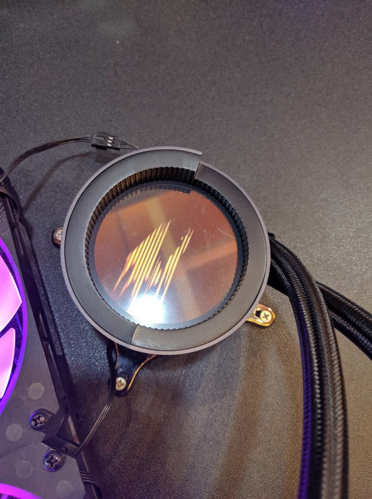 AORUS Liquid Cooler bomba LCD Bomba y pantalla LED