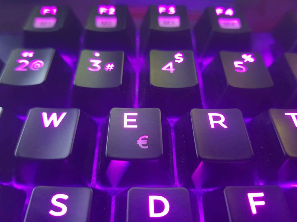 simbolo euro en teclado mecánico