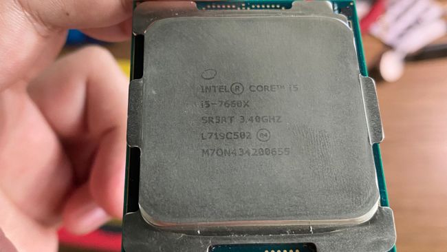 https://www.profesionalreview.com/wp-content/uploads/2020/05/Intel-Core-i5-7660X-capturas-de-esta-CPU-que-nunca-salio-a-la-venta.jpg