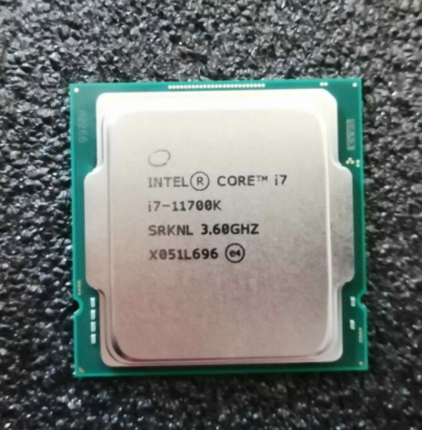 Intel Core i7-11700K delante