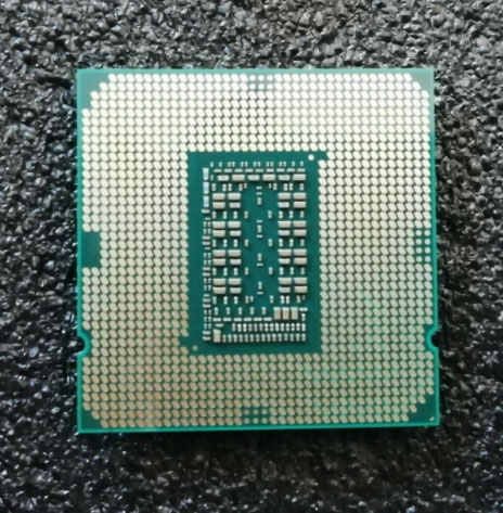 Intel Core i7-11700K detrás