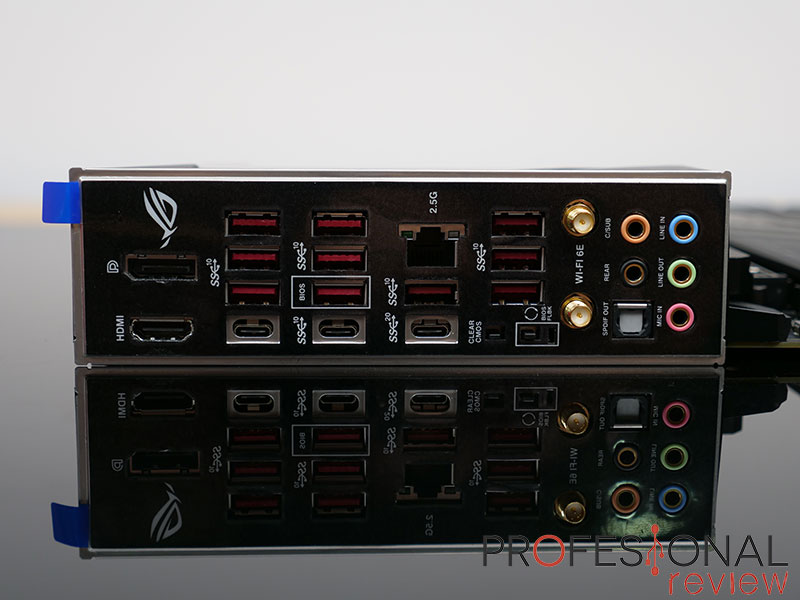 ASUS ROG Strix X670E-E Gaming WIFI Puertos