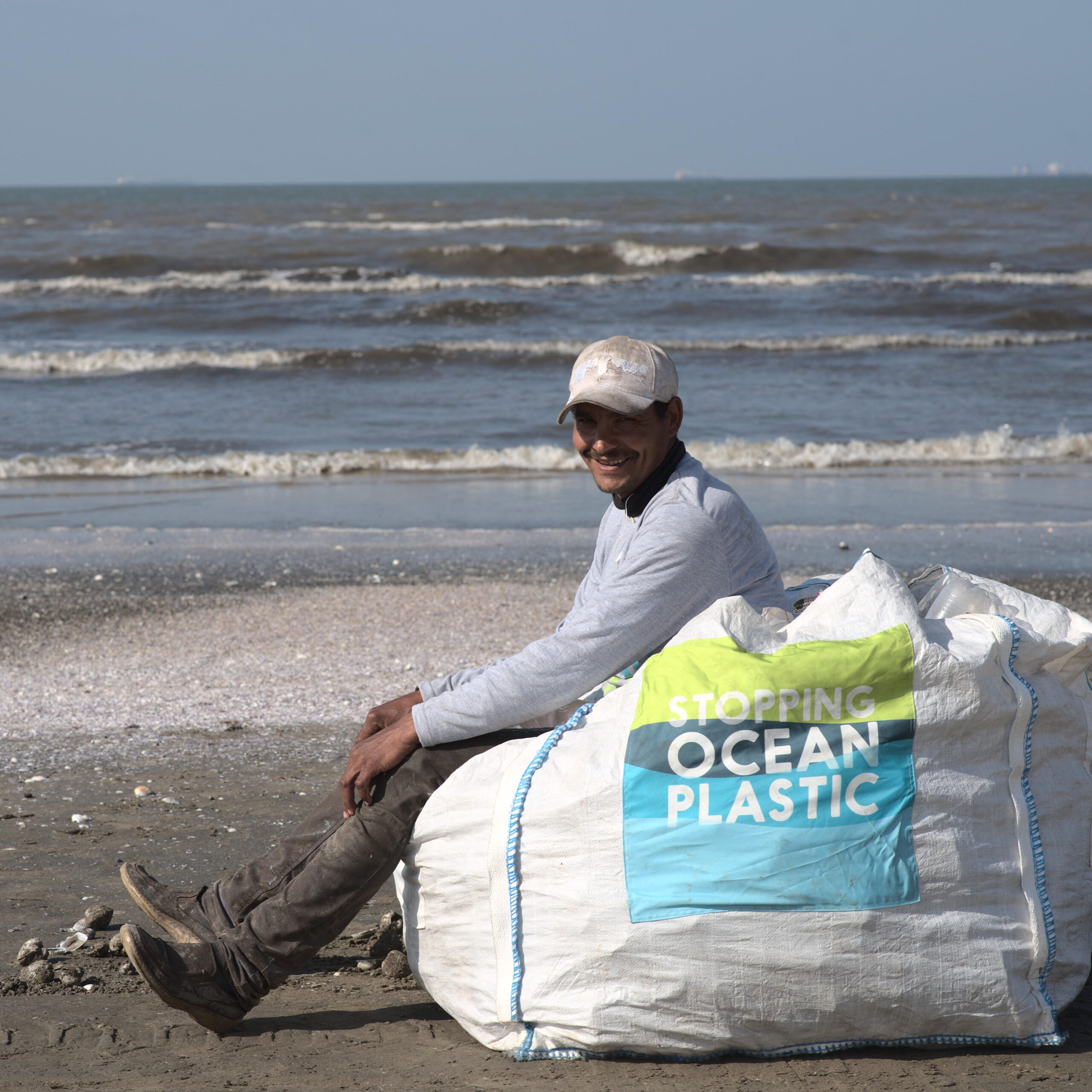 Acer recogerá 50 toneladas de residuos plásticos con su asociación con Plastic Bank