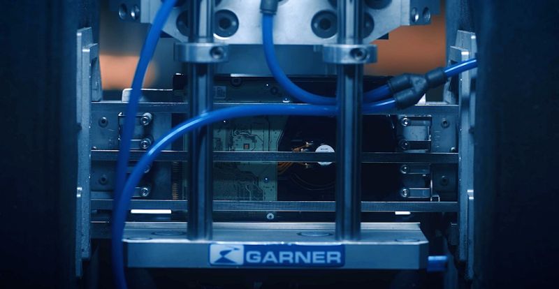 DiskMantler crean una máquina que puede desmantelar un disco duro con vibración