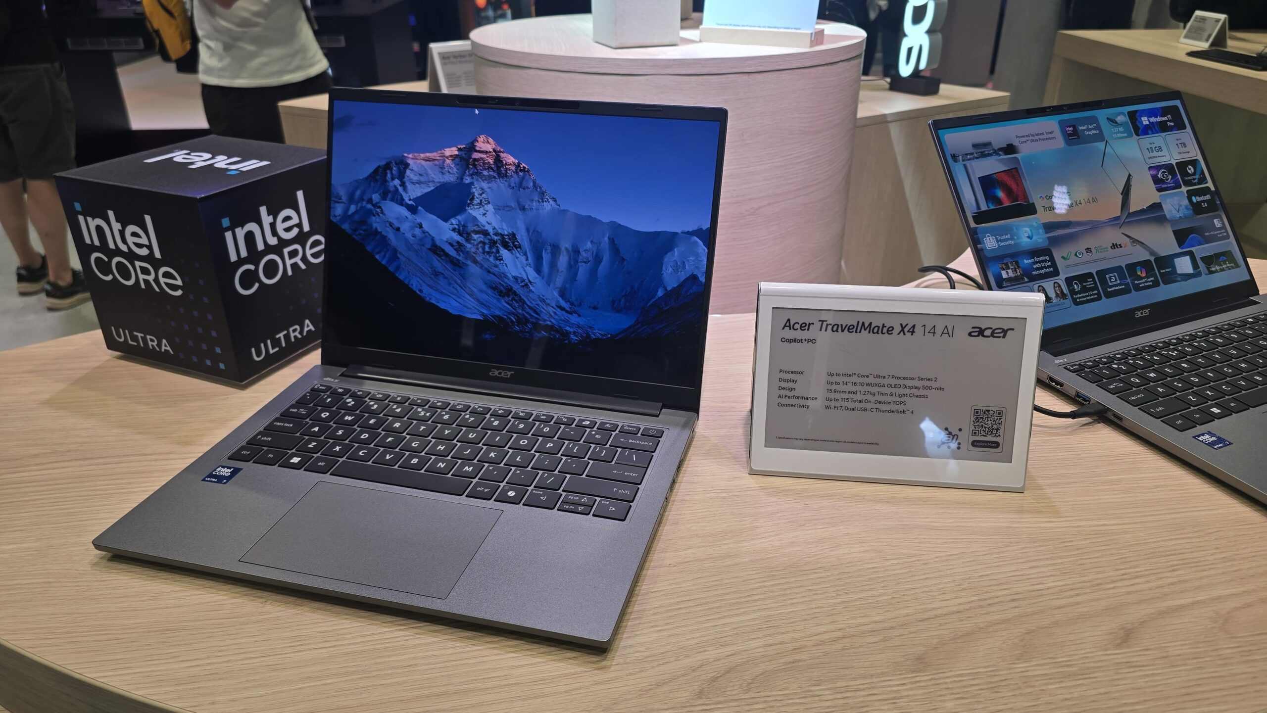 TravelMate X4 14 AI