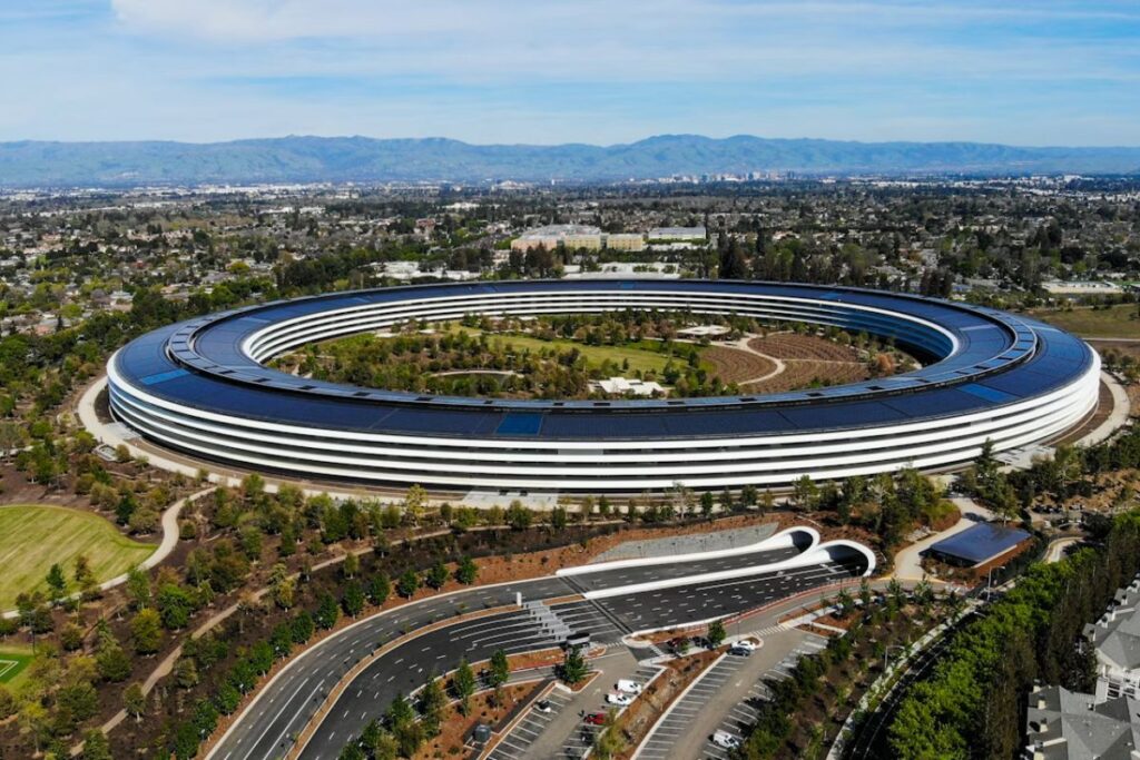 Apple activa la cuenta atrás para el relevo de Tim Cook y ya tiene un ...