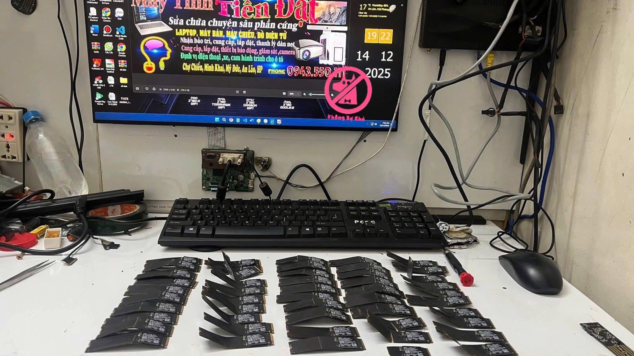 Un niño destroza 50 SSDs Samsung de su padre valorados en 4.000 dólares para probar su durabilidad