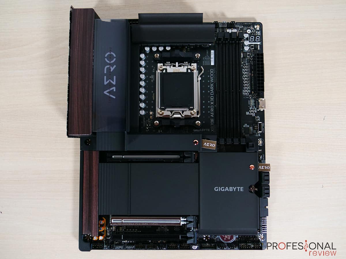 Gigabyte X870E AERO X3D DARK WOOD Review en Español (Análisis completo)