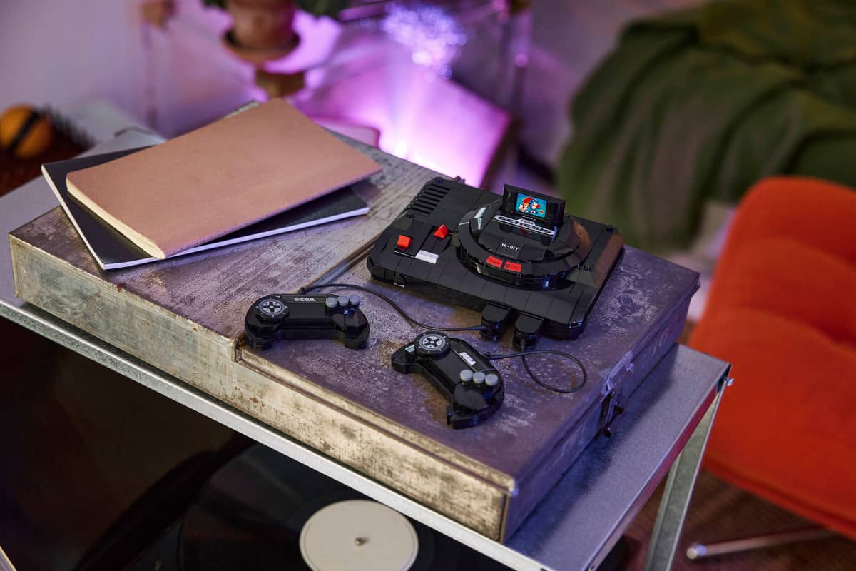 Lego sigue empeñada en quitarnos el dinero con consolas retro: ahora le toca el turno a la Sega Genesis