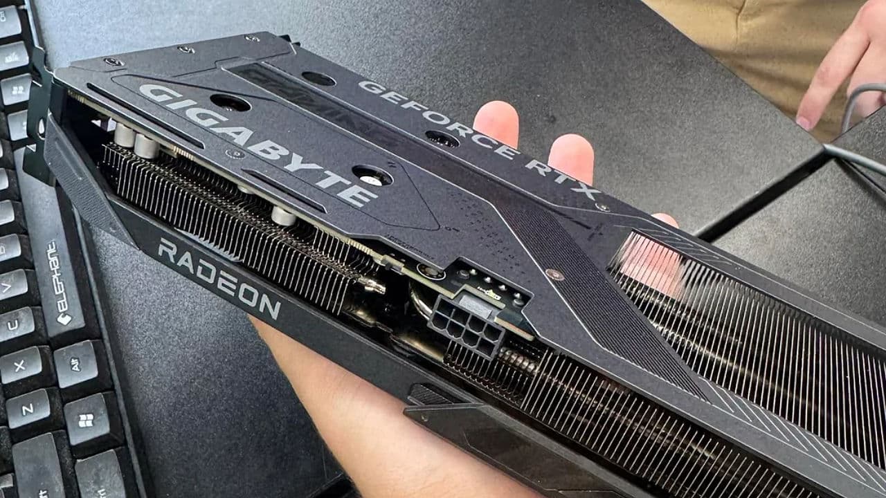 RTX 5060 Ti: Gigabyte envía esta gráfica con la carcasa de una Radeon