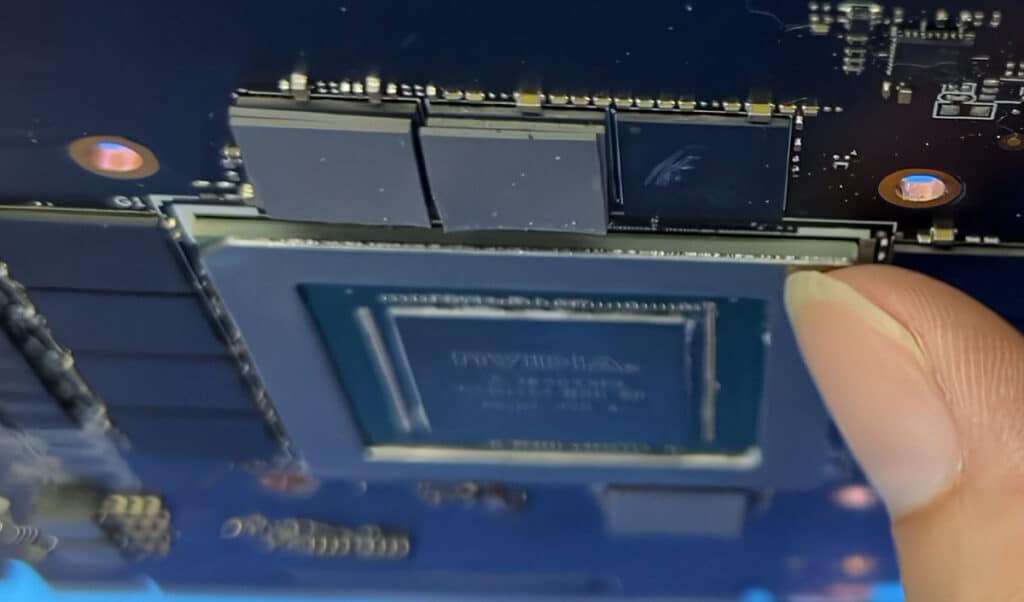 Gpu Plastic RTX 4090: Descubren una GPU falsa con un chip de plástico