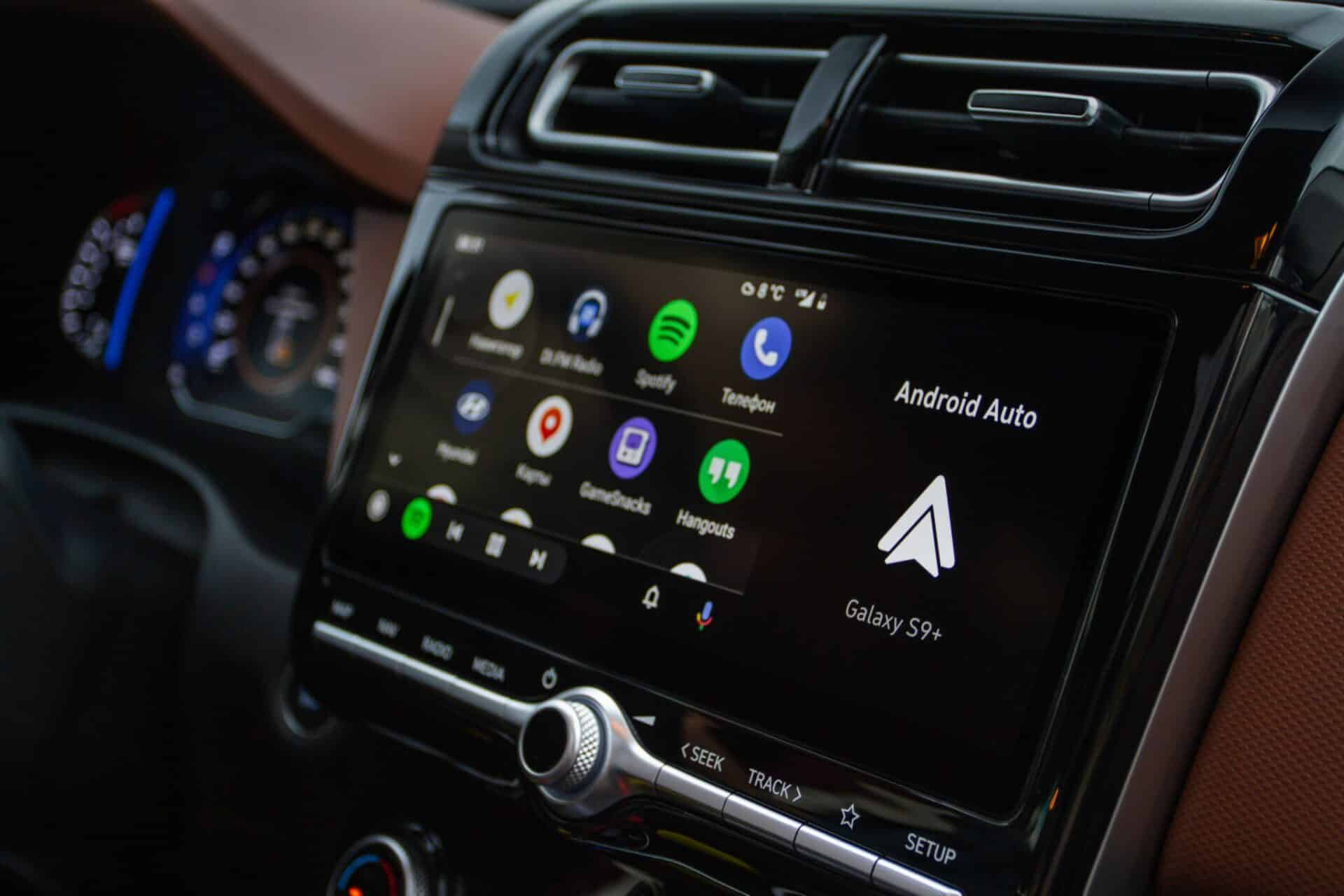 Android Auto por fin añade un función muy solicitada en Google Maps: poder ver a qué velocidad vas